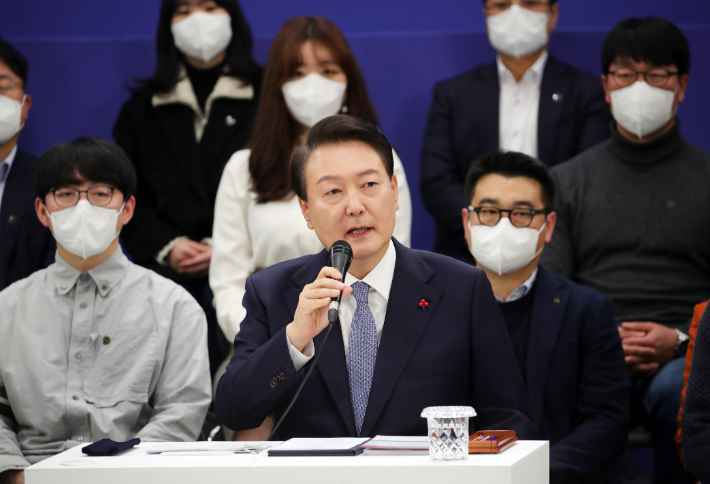 윤석열 대통령이 15일 서울 청와대 영빈관에서 열린 제1차 국정과제 점검회의를 주재하고 있다. 대통령실통신사진기자단