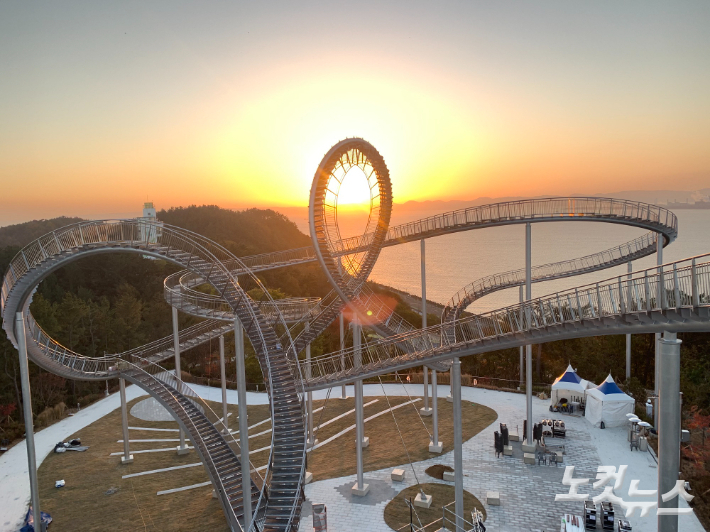 포항 환호공원 스페이스워크에서 맞이하는 해맞이 전경.