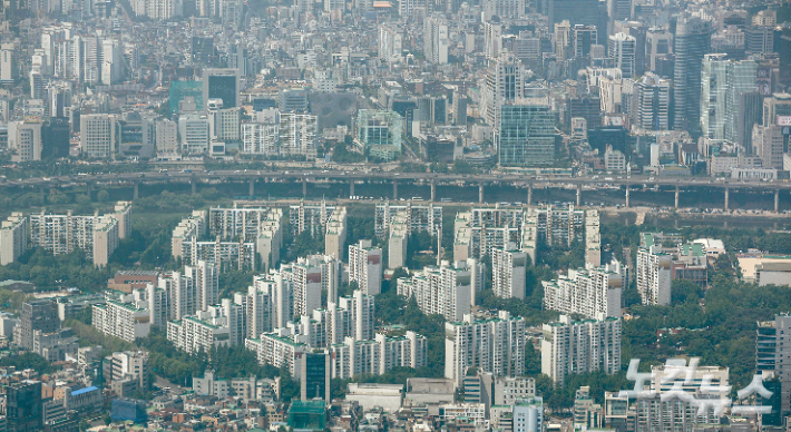 서울 송파구 롯데월드타워 서울스카이에서 바라본 아파트 모습. 박종민 기자