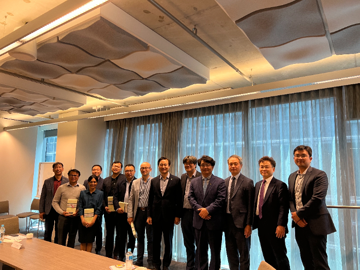 김동원 전북대 총장은 지난 16일 시드니공과대학을 방문해 이완 와트 대외협력부총장을 만나 대학원 복수학위에 원칙적으로 합의했다. 전북대 제공