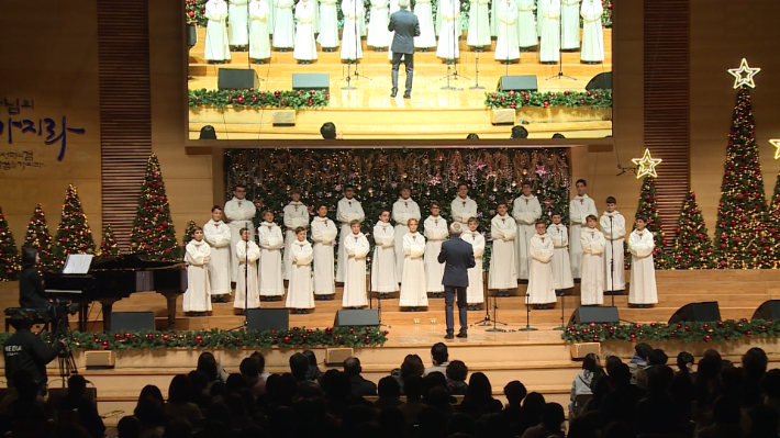 경산중앙교회가 '파리나무십자가 소년합창단' 초청 성탄축하콘서트를 경산중앙교회 그레이스 홀에서 개최했다.