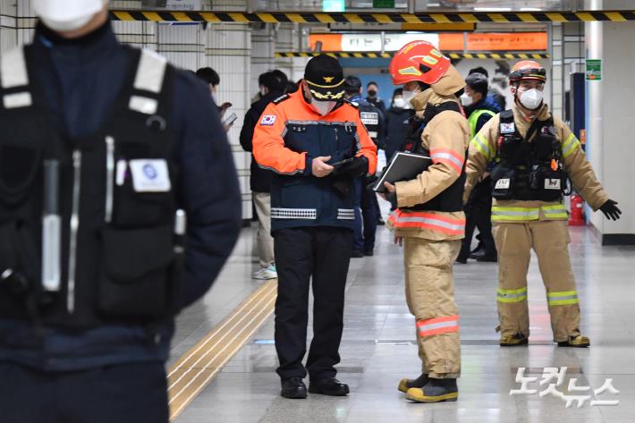 독립문-무악재 구간 선로 화재 진압 …3호선 운행 재개