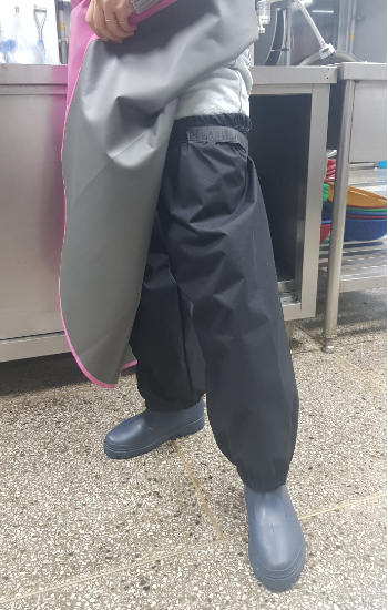 안전발토시 착용 모습. 부산시교육청 제공