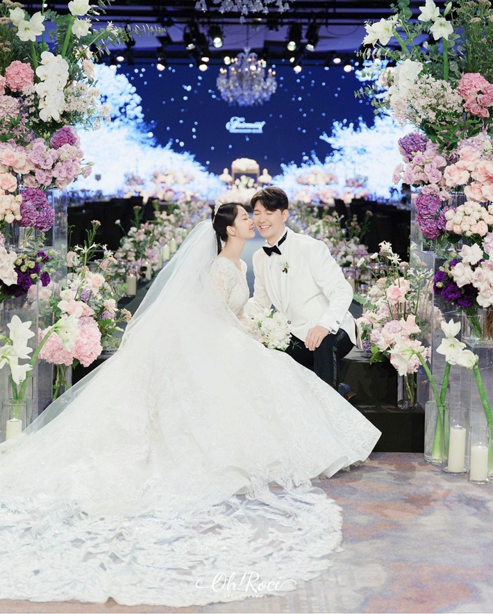 박수홍은 25일 인스타그램을 통해 결혼식 사진을 공개했다. 박수홍이 운영하는 다홍 인스타그램 캡처