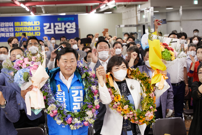 6.1지방선거에서 김관영 민주당 도지사 후보가 국민의힘 조배숙 후보를 상대로 압승을 거뒀다. 김관영 당시 후보 측 제공