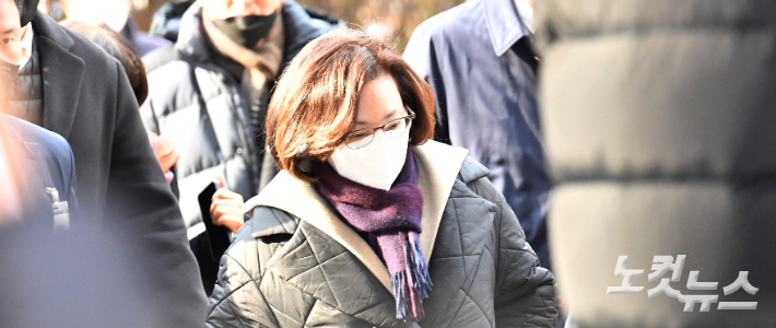 이태원 참사 관련 업무상과실치사상 혐의로 입건된 박희영 용산구청장이 26일 오후 서울 마포구 서울서부지방법원에서 열린 영장실질심사에 출석하고 있다. 류영주 기자