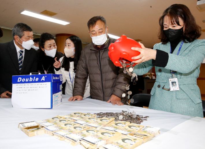 2022년 전주 '얼굴 없는 천사' 성금. 전주시 제공