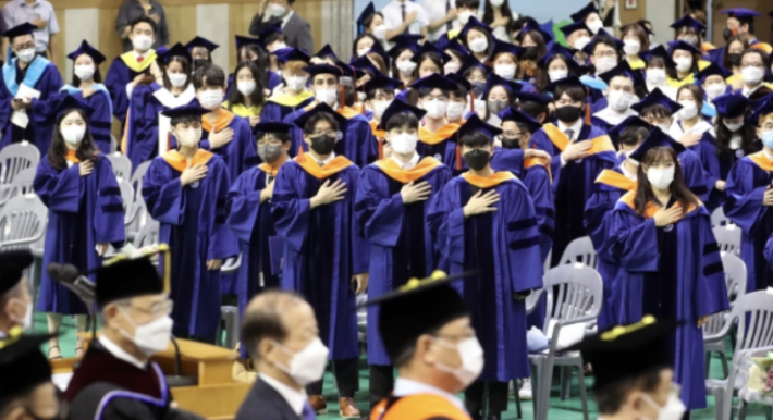 뒤늦은 졸업식(올드보이). 뉴스1 기사 캡쳐