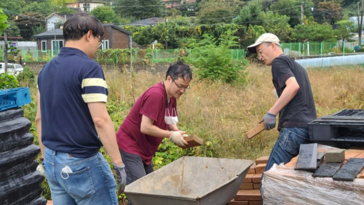 소망교회는 농어촌 돕기 등 다양한 섬김사역을 지속적으로 펼쳐오고 있다. 