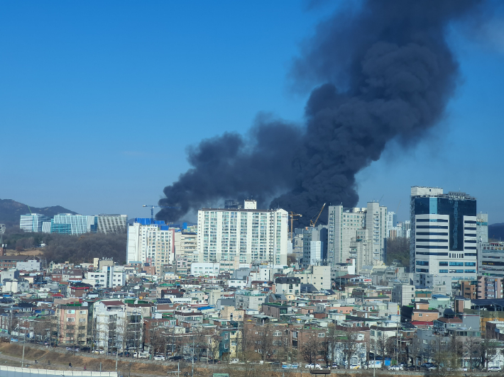 경인고속도로 과천 갈현고가교 화재. 독자 제공