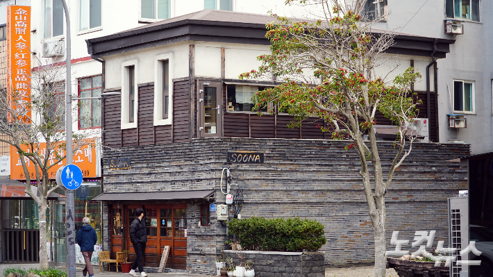 개발 흐름 속에서도 100년간 자리를 지킨 제주 일식주택. 지금은 카페로 운영되고 있다. 고상현 기자