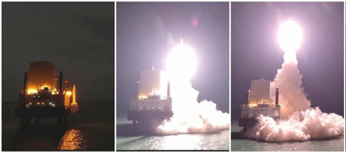 2일 국방부가 공개한 고체연료 우주발사체 발사 모습. 국방부 제공