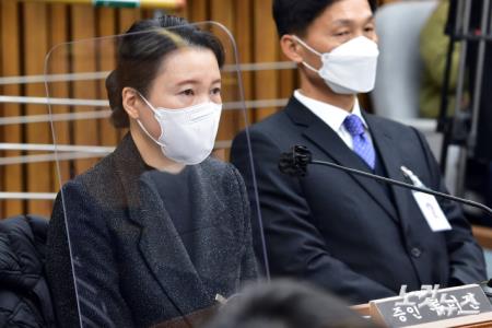 4일 서울 여의도 국회에서 열린 용산 이태원 참사 진상규명과 재발방지를 위한 국정조사특별위원회 청문회에 증인으로 출석한 류미진 서울경찰청 전 인사교육과장이 의원 질의에 답변을 하고 있다.