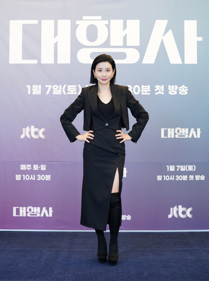 JTBC 새 토일드라마 '대행사'에서 고아인 역을 연기하는 배우 이보영. JTBC 제공