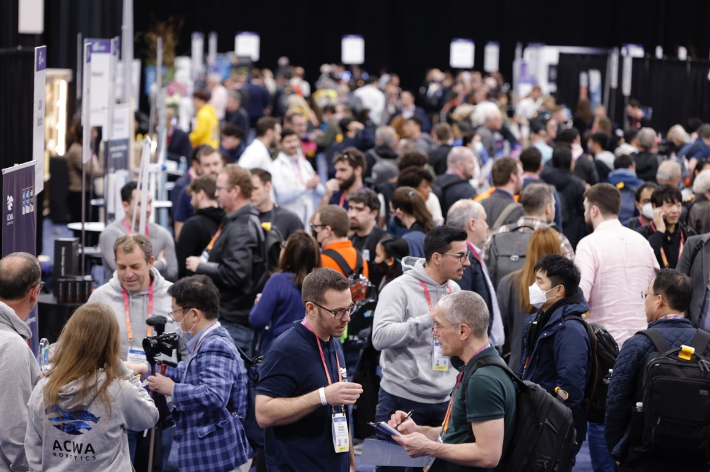 5일부터 8일(현지시간)까지 미국 라스베이거스 컨벤션 센터에서 열리는 CES 2023에서 전시업체와 미디어들과의 인터뷰가 진행되고 있다. CTA 제공