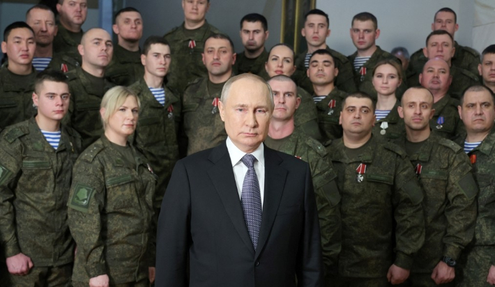 지난해 31일(현지시간) 블라디미르 푸틴 러시아 대통령이 남부 도시 로스토프나도누의 군사 지구 본부에서 신년 연설을 하고 있다. 연합뉴스