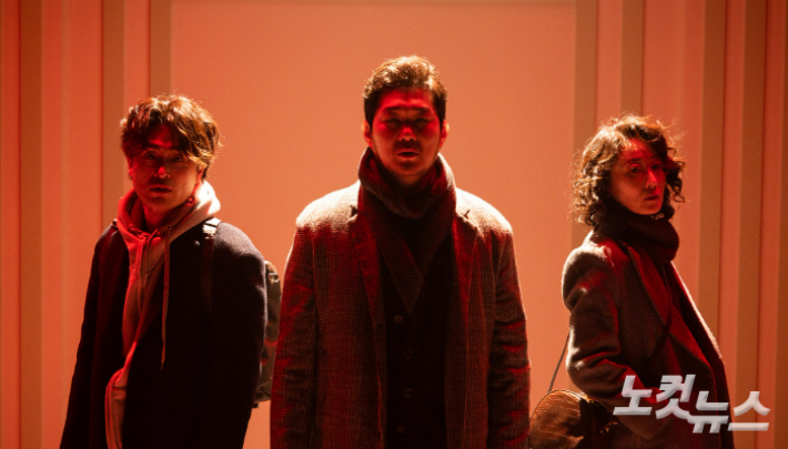 연극 '스크루테이프'는 2월 4일까지 서울 종로구 대학로티오엠에서 만날 수 있다.
