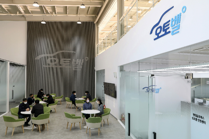 현대글로비스 오토벨 인천센터 내부 전경. 현대글로비스 제공