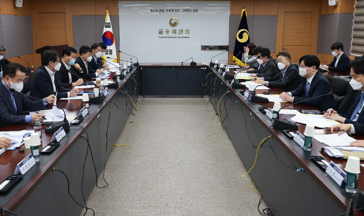 12일 정부서울청사에서 열린 '금융시장 점검회의'. 금융위원회 제공