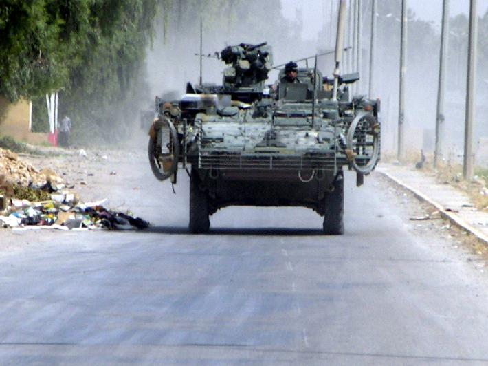 2006년 이라크 모술에서 스트라이커 장갑차에 타고 작전을 펼치는 2사단 예하 3스트라이커 여단전투단. 미 국방부 영상정보시스템