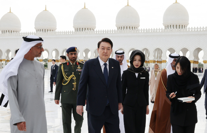 President 尹 visits the UAE National Cemetery “Homage to the hero who devoted himself to world peace”…  Second day of state visit