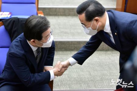 인사하는 이재명 대표-박홍근 원내대표