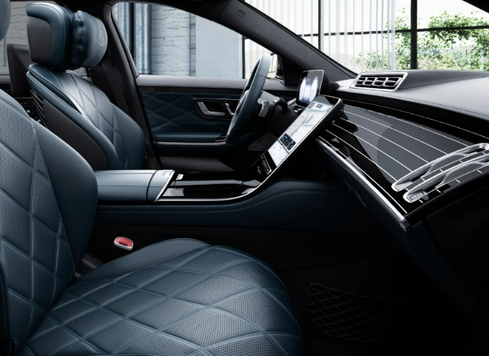 더 뉴 메르세데스-마이바흐 S 580 4MATIC 블루 스타 더스트 나이트. 메르세데스-벤츠코리아 제공