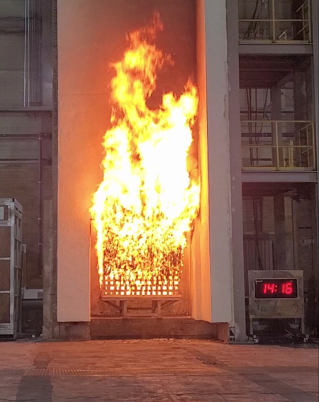 디케이보드 심재준불연 단열재 DK보드-X의 화재 시험과정. 디케이보드 제공