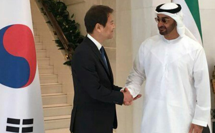 지난 2017년 대통령 특사로 UAE 왕세제 만난 임종석 전 청와대 비서실장. 연합뉴스