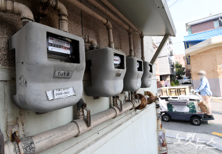  서울시내 주택가에 설치된 도시가스 계량기 모습. 황진환 기자