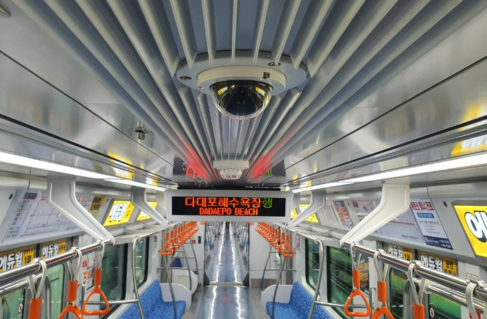 부산교통공사는 운행 중인 부산지역 모든 지하철 객실에 CCTV를 설치했다고 밝혔다. 부산교통공사 제공