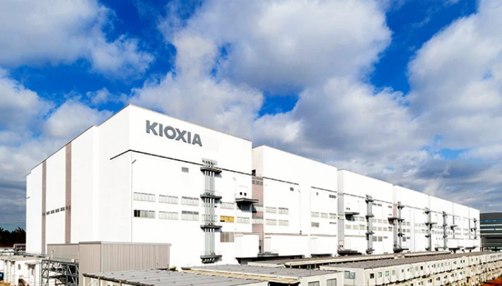 일본 미에현 요카이치에 있는 키옥시아의 낸드플래시 생산 공장. 키옥시아 제공
