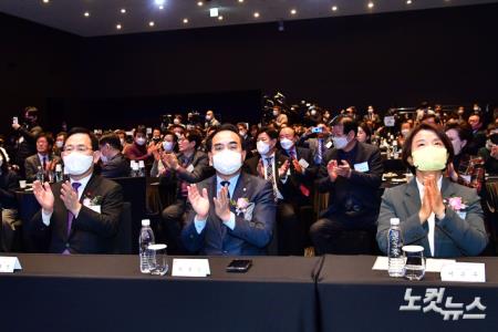 2023년 소상공인연합회 신년인사회 참석한 주호영-박홍근-이은주