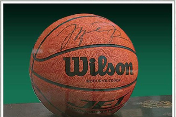 미국 프로농구(NBA) 슈퍼스타 마이클 조던의 사인 농구공. 연합뉴스