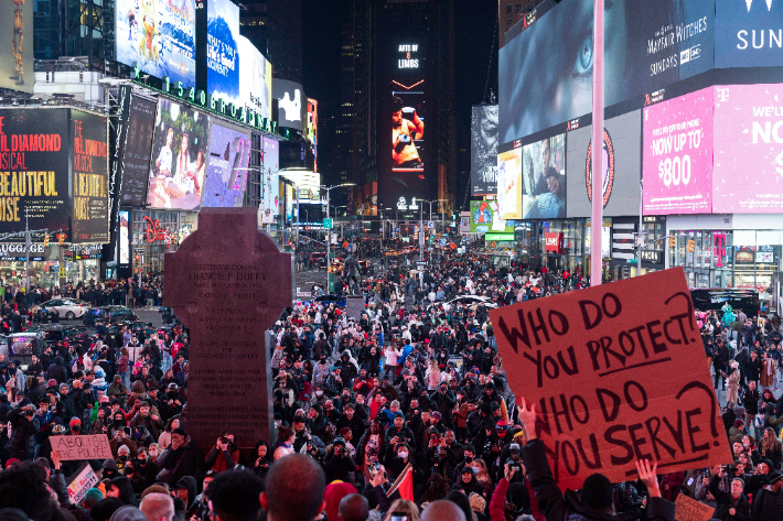 미국 뉴욕에서 지난 28일 열린 경찰 과잉 진압 규탄 시위. 연합뉴스