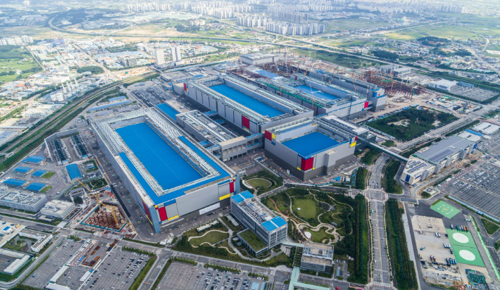 세계 최대 반도체 생산 시설인 삼성전자 '평택캠퍼스' 전경. 삼성전자 제공