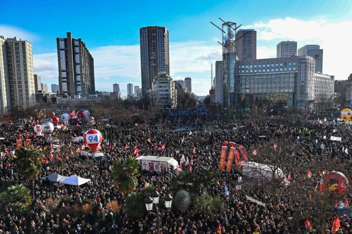 프랑스 파리 이탈리 광장에서 31일(현지시간) 정부의 연금 개혁에 반대하며 열린 시위에 모인 인파. 연합뉴스