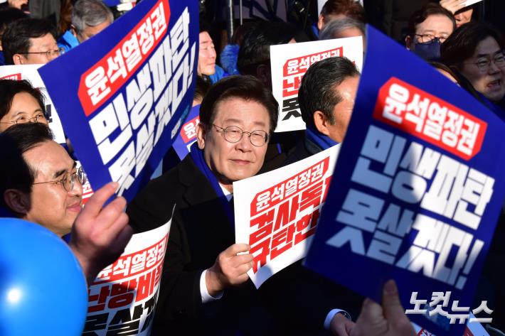 더불어민주당 이재명 대표가 4일 서울 중구 숭례문 앞에서 열린 
