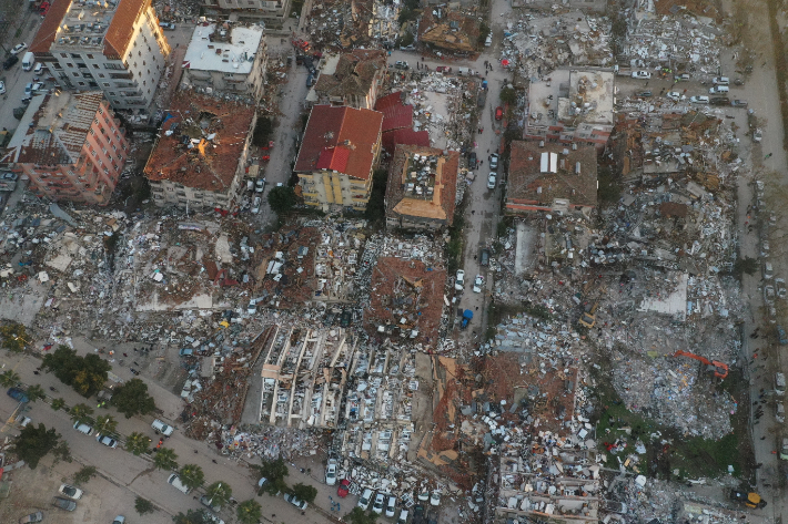튀르키예 하타이주에서 지진으로 파손된 건물들. 연합뉴스