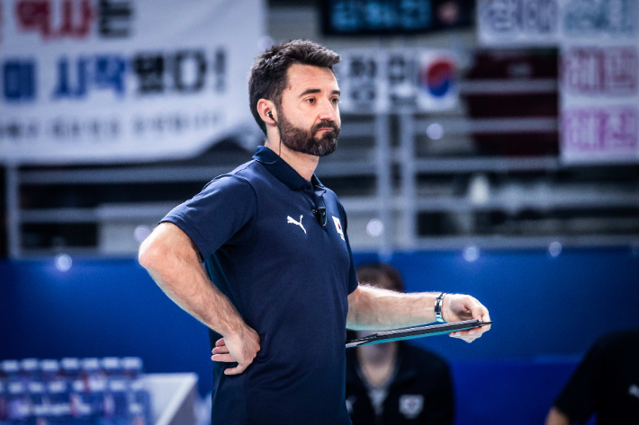 한국 여자 배구 대표팀 세자르 감독. 한국배구협회