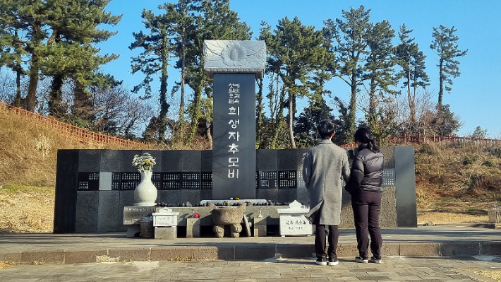 제주4·3 섯알오름 희생자 추모비. 고상현 기자