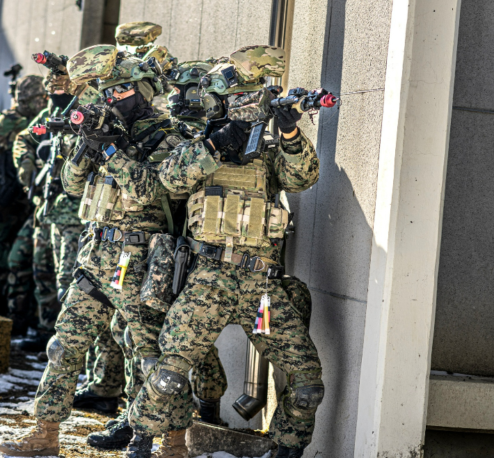 특전사 특수임무여단의 훈련 모습. 육군 제공