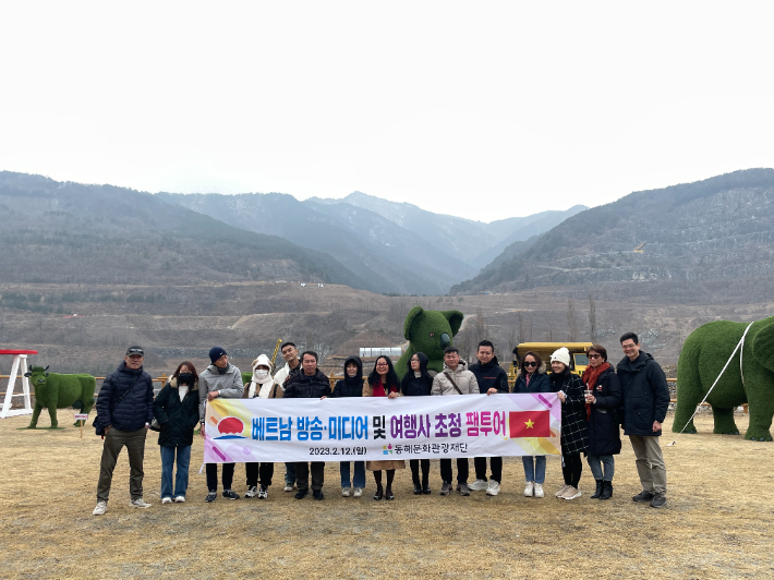 지난 12일 동해시를 방문한 베트남 팸투어단. 동해시 제공