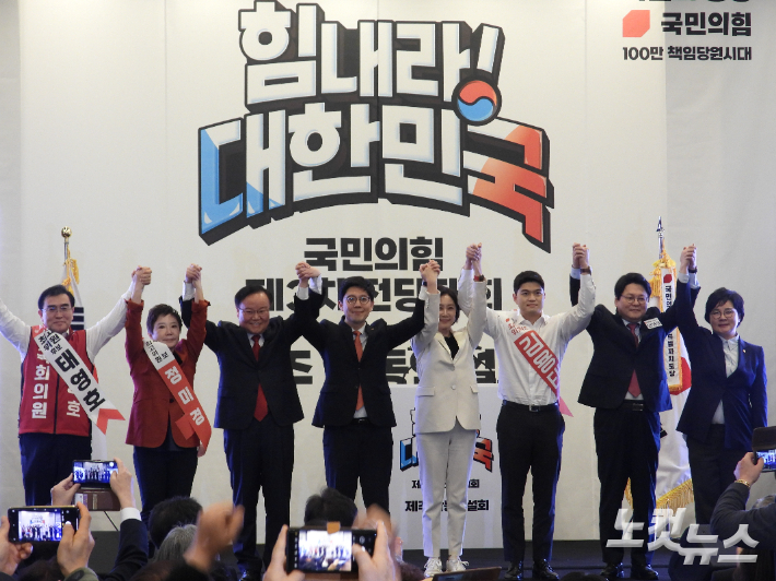 3.8 국민의힘 전당대회를 앞두고 첫 합동연설회가 13일 제주에서 열렸다. 최고위원 후보들. 이인 기자
