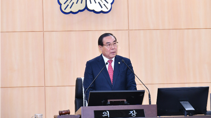 김영규 여수시의회 의장이 개회사를 하고 있다. 여수시의회 제공