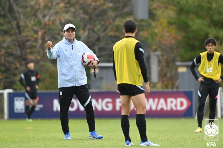 항저우아시안게임에 출전할 U-23 남자 축구 대표팀을 이끄는 황선홍 감독 자료사진. 대한축구협회 