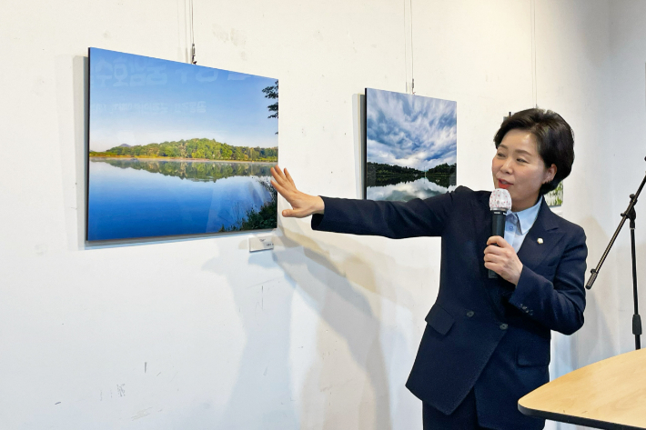 양향자 국회의원, 20일부터 22일까지 3일간 광주서구문화센터 2층 갤러리에서 '빛고을 광주 풍암호수 살리기 특별 사진전' 개최. 양 의원실 제공
