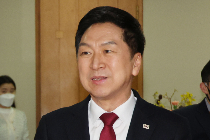 TV 토론 참석하는 김기현 후보. 연합뉴스