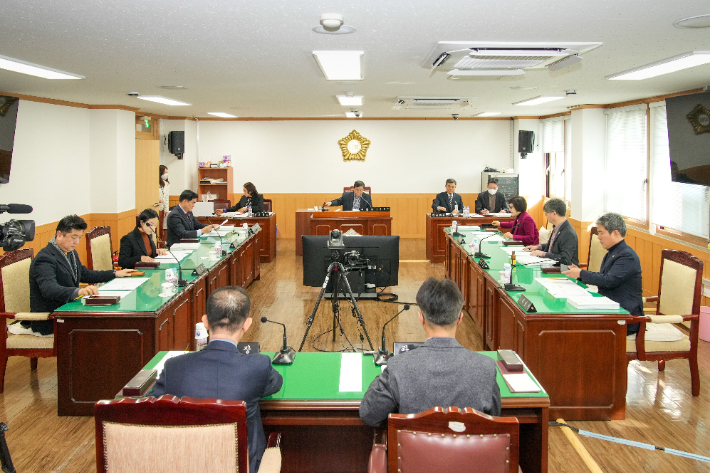 경주시의회 문화도시위원회가 주요업무 보고를 하고 있다. 경주시의회 제공