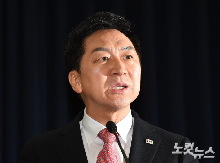 국민의힘 김기현 당대표 후보가 23일 오전 국회 의원회관에서 KTX울산역 연결도로 임야 관련 기자회견을 하고 있다. 황진환 기자